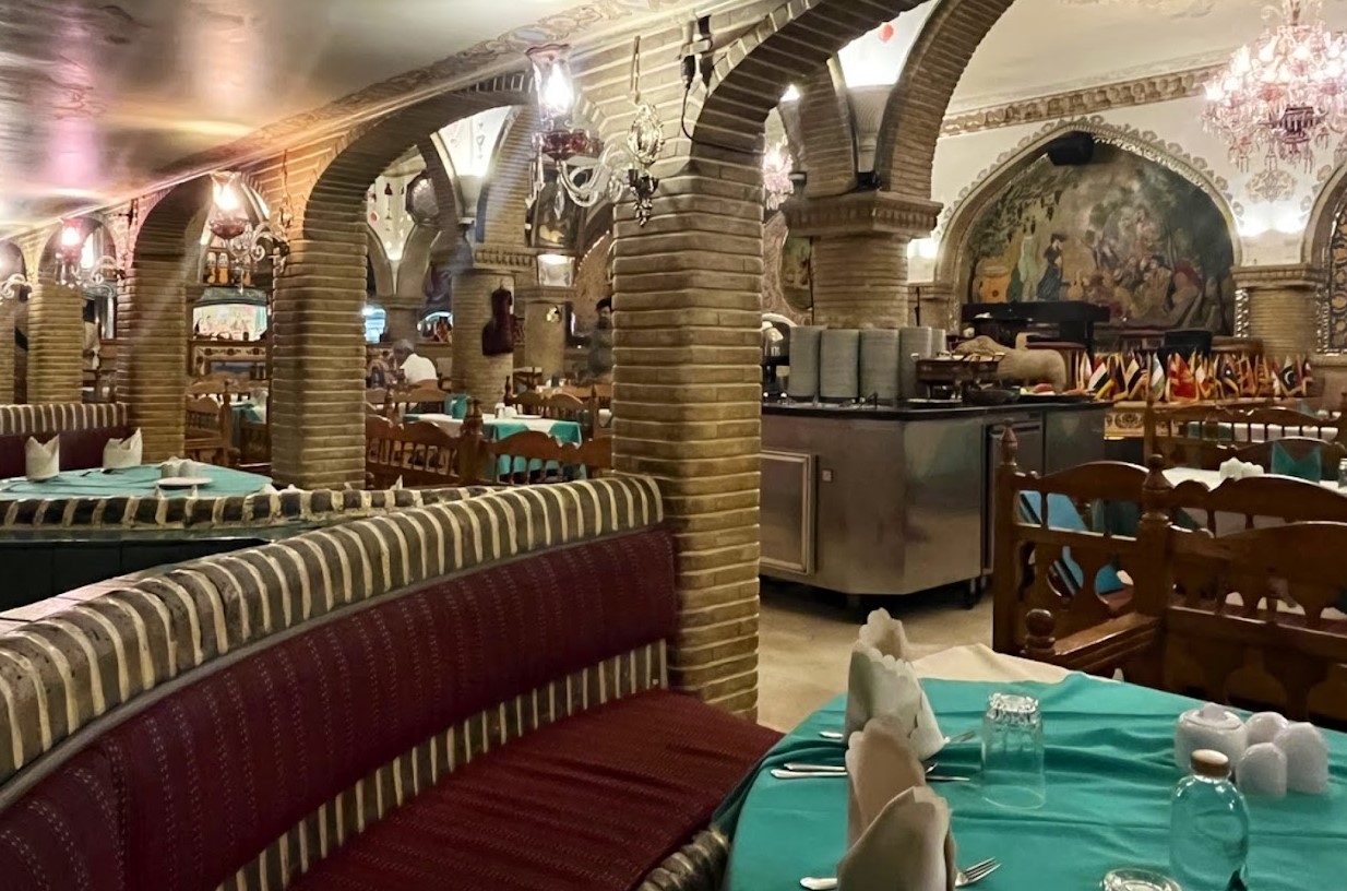 کافه رستوران عالی قاپو